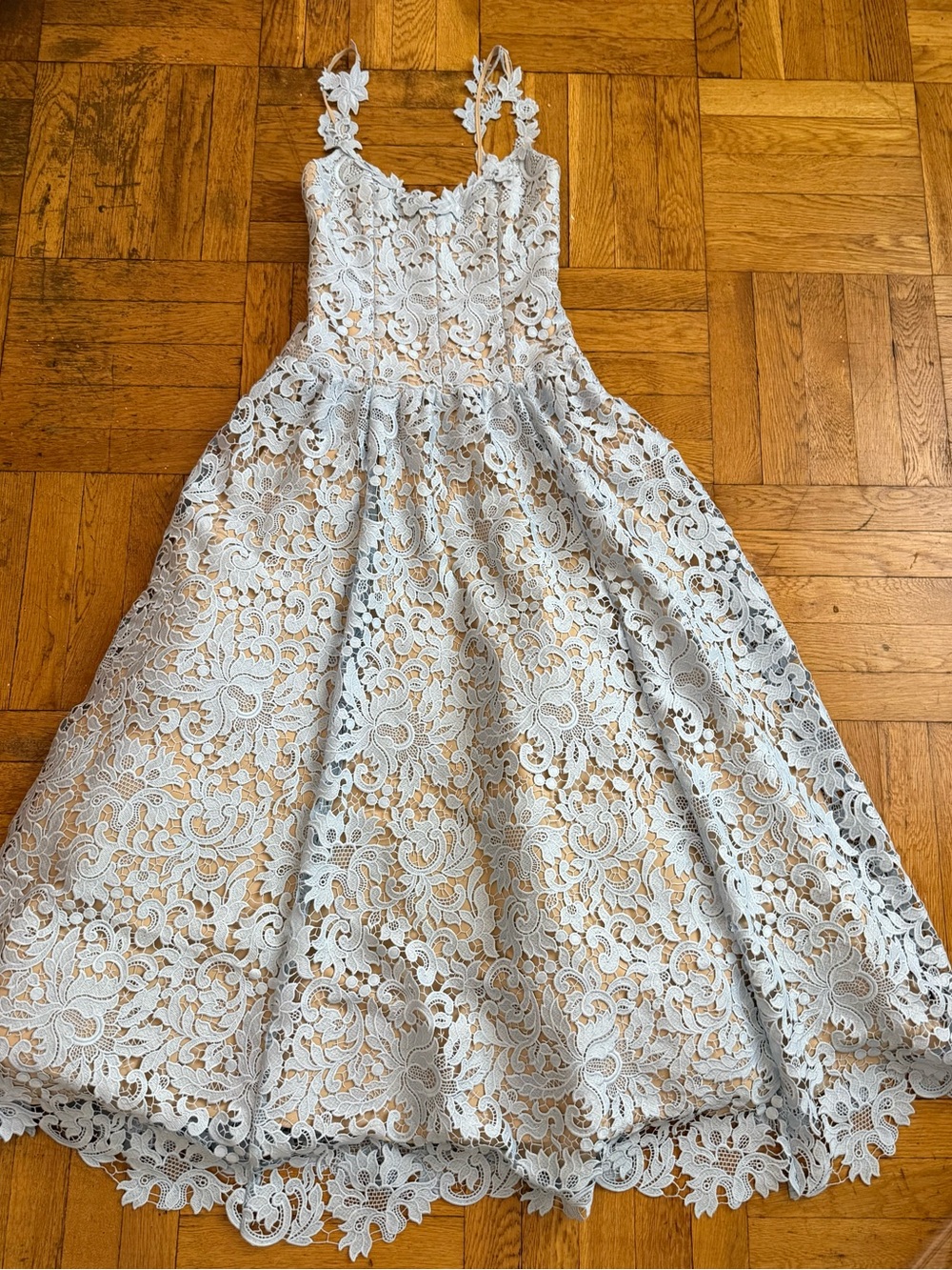 ALICE + OLIVIA
Anabella Scoop Neck Drop Waist Midi Dress - Picture 1 of 16
